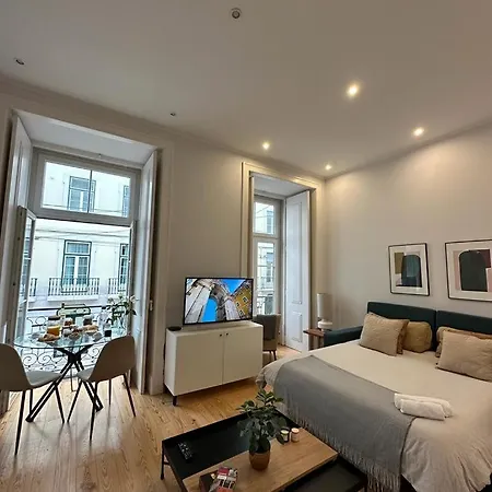 Quarto Grande Com Varanda, Wc Partilhado * 리스본