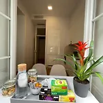 Pansiyon Quarto Grande Com Varanda, Wc Partilhado