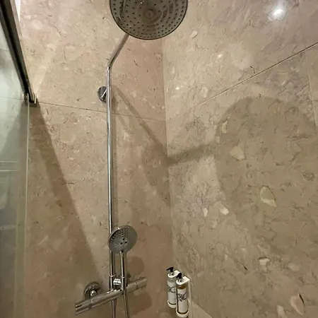 Quarto Grande Com Varanda, Wc Partilhado Pansiyon