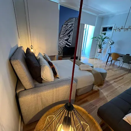 Quarto Grande Com Varanda, Wc Partilhado * Lisboa