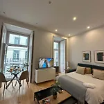 Quarto Grande Com Varanda, Wc Partilhado * ליסבון