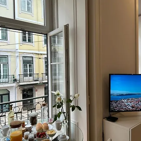Quarto Grande Com Varanda, Wc Partilhado ליסבון