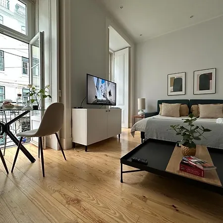 Quarto Grande Com Varanda, Wc Partilhado * リスボン