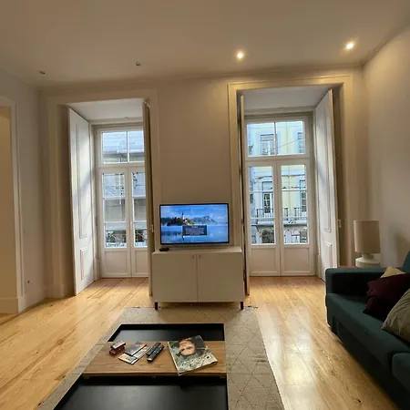 Quarto Grande Com Varanda, Wc Partilhado リスボン