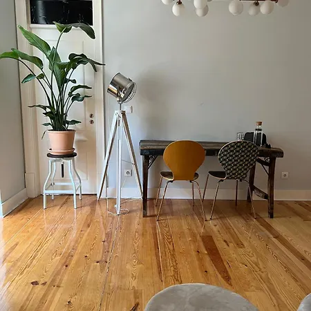 Quarto Grande Com Varanda, Wc Partilhado リスボン